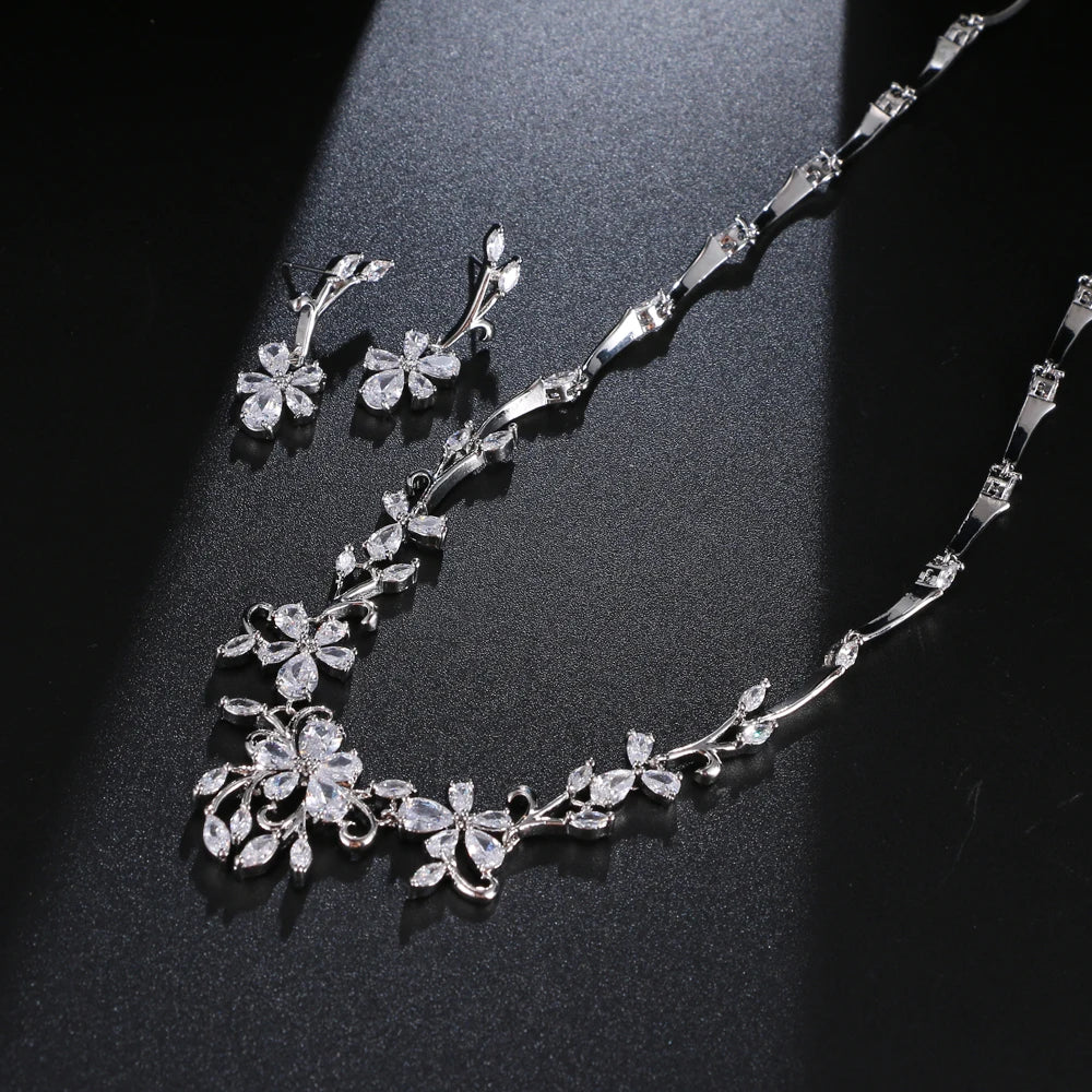 BRYONY CRYSTAL NECKLACE AND EARRING SET - NEW!