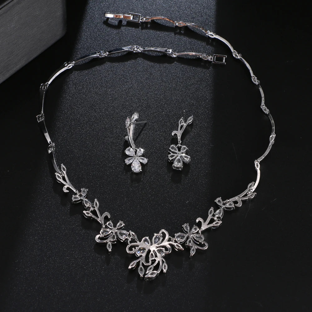 BRYONY CRYSTAL NECKLACE AND EARRING SET - NEW!